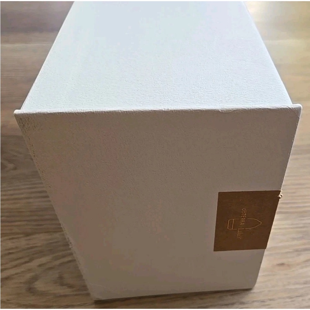 Doterra Laluz diffuser aromatherapy light up - Picture 4 of 5